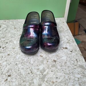 Dansko Irredescent Size 39 (US 8.5-9)